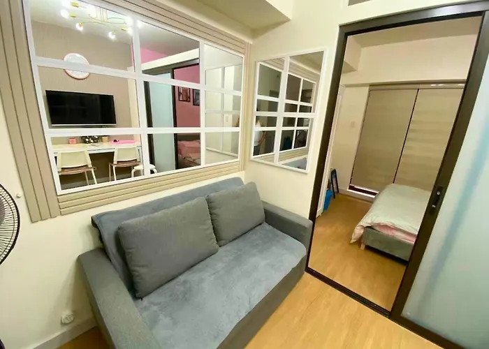 In Paranaque With Free Parking Apartahotel
